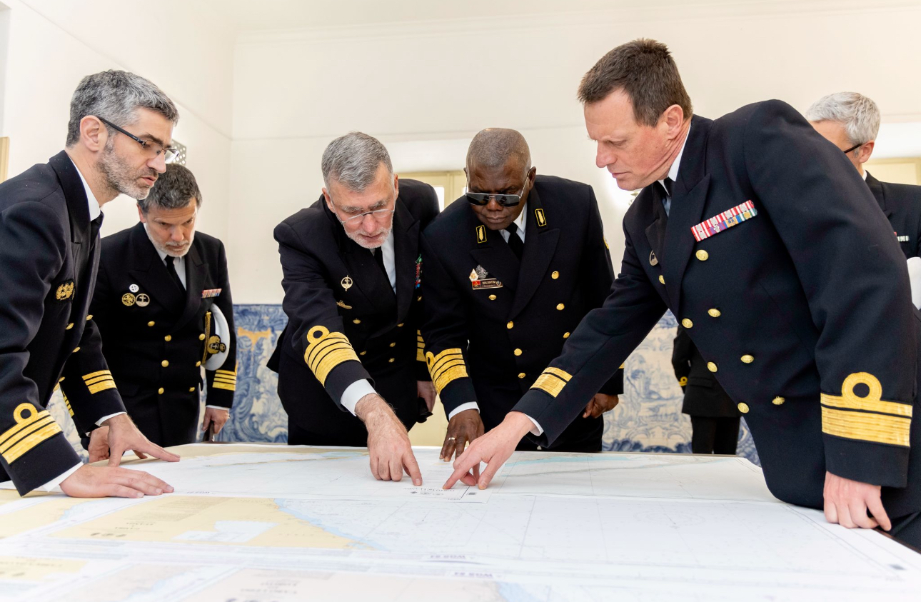 Comandante da Marinha de Guerra Angolana visita a Marinha